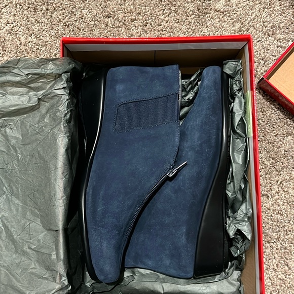 Aerosoles Allowance Women’s Booties Dark Blue Suede 670 - Size 7.5 - Picture 7 of 8